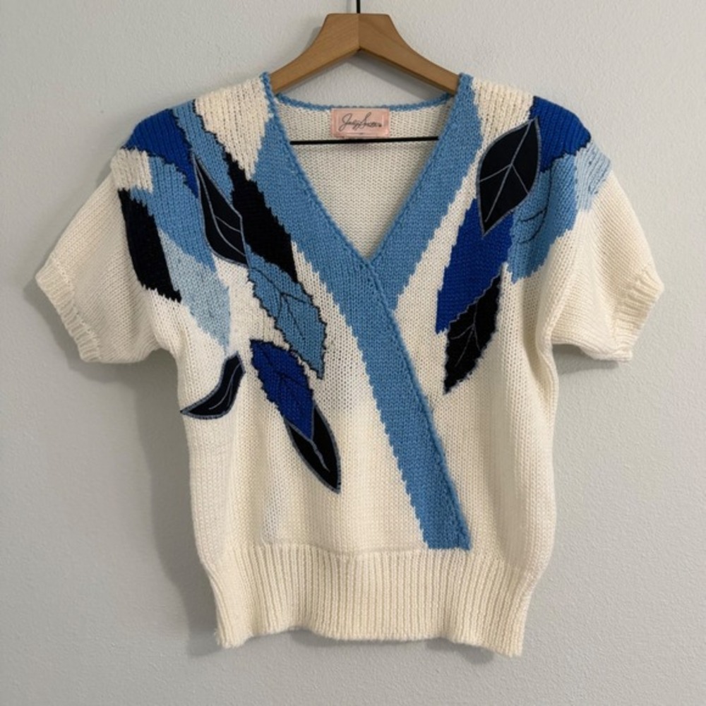 Vintage‎ Jaclyn Smith - Short Sleeve Knit Sweater Top with Foliage Detail